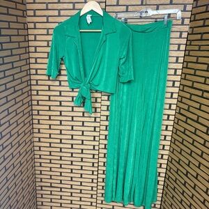Yellow‎ Cabbage Green Two Piece Outfit Size Small